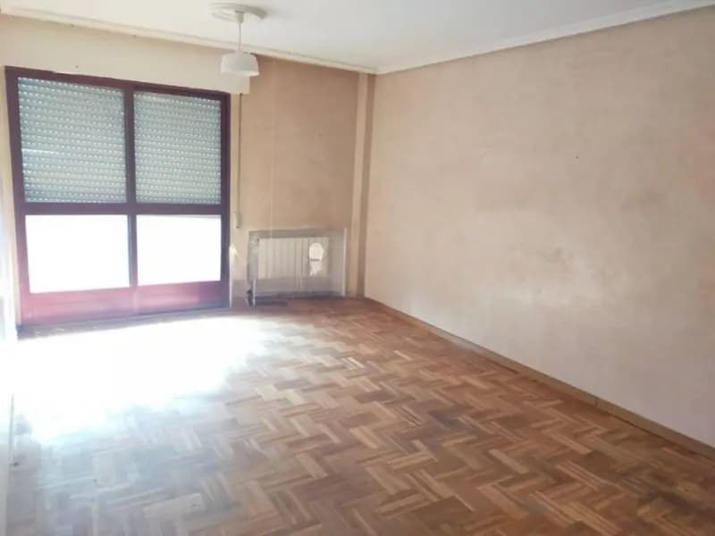 Piso en León (1/5)