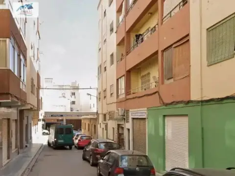 Piso en Almería (1/2)